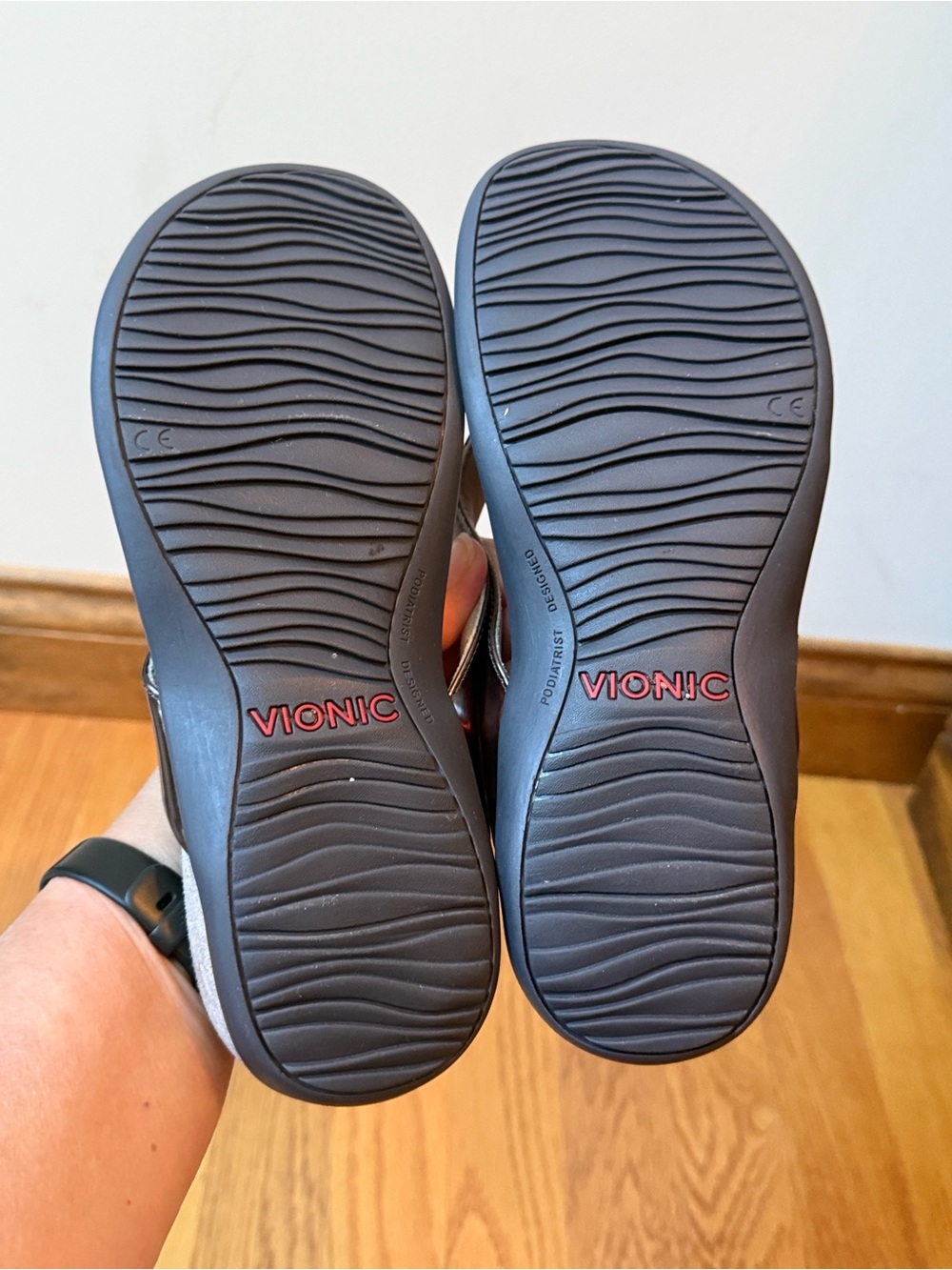Vionic Dillon Metallic Pewter Orthotic Sandals Women’s Size 6.5 - Picture 9 of 11